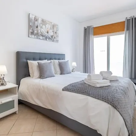 Sea-front 1' Min! - With Ac & Wifi * Quarteira